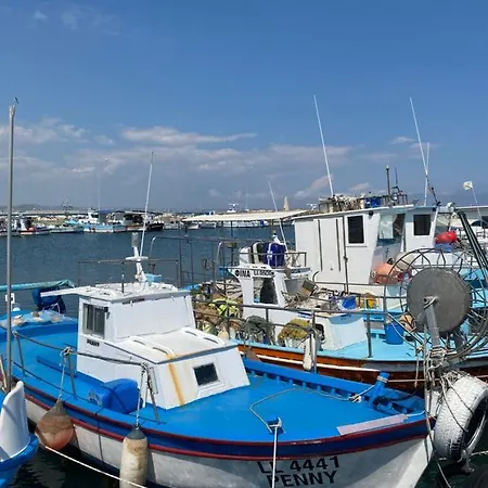 Ithaki Phinikoudes No. 106 Ларнака