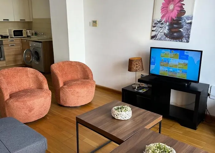 Ithaki Phinikoudes No. 106 *