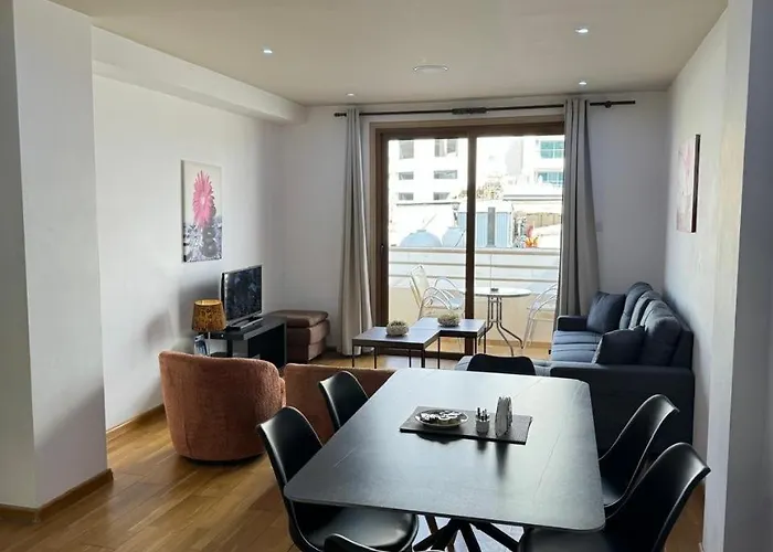 Ithaki Phinikoudes No. 106 Apartament *